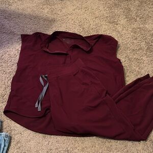 Red figs oversized Rafaela top in size large and Zamora joggers in large petite